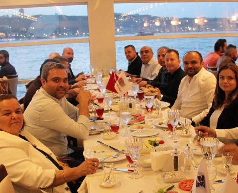 Nous avons organisé notre repas d’Iftar traditionnel à İstanbul